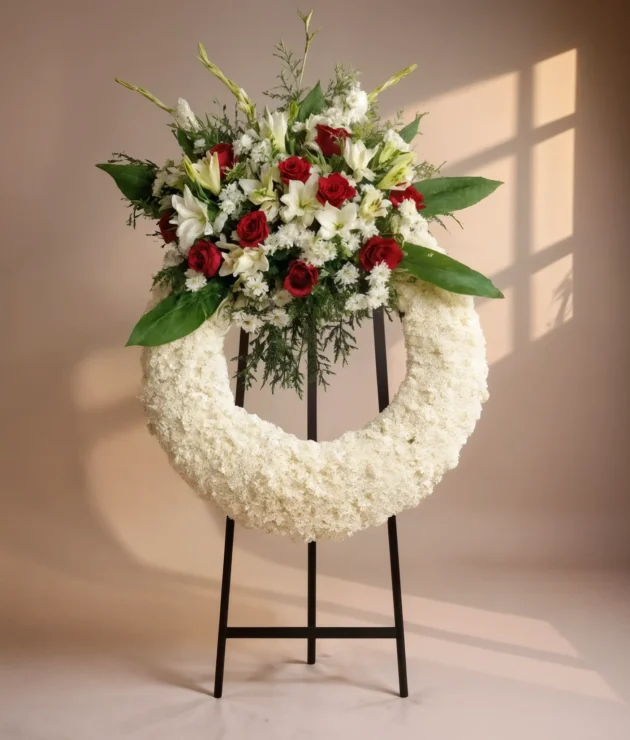 Corona Blanca con Cabezal de Rosas